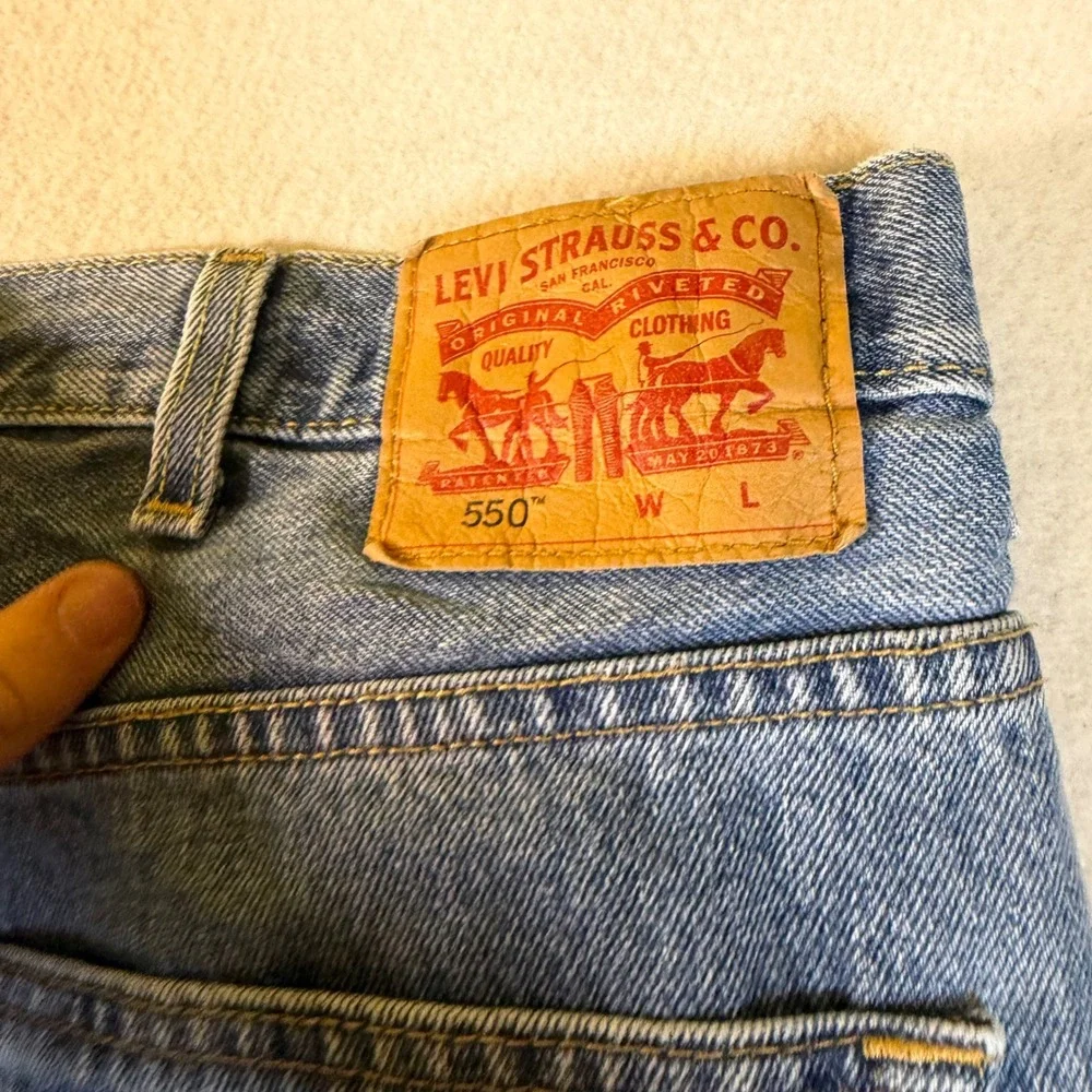 Levis 550 Relaxed Fit Tapered Leg Jeans Mens 44x30 Medium Wash Blue 01550-4891